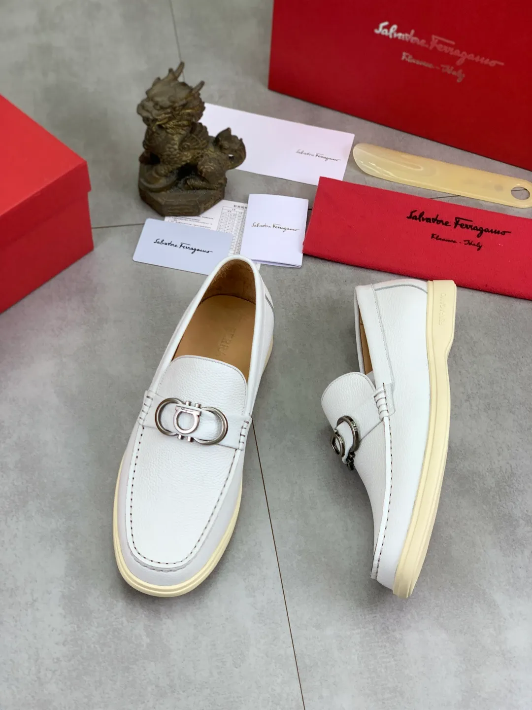 Men's Men's Shoes 💰P580💰[New Style] Water-dyed Niuli 🆘[Salvatore Ferragamo] Ferragamo's latest casual business leather shoes for men! Listed simultaneously! The fabric is made of specially imported original pebbled calfskin, and the lining is made of imported water-dyed cowhide. It is absolutely luxurious and leads the fashion trend. Matching code: 38-44 (45 and 46 can be customized) Black, brown and burgundy colors available